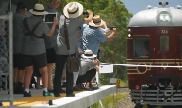 澳大利亞推出全球第一輛太陽(yáng)能列車可容納百人